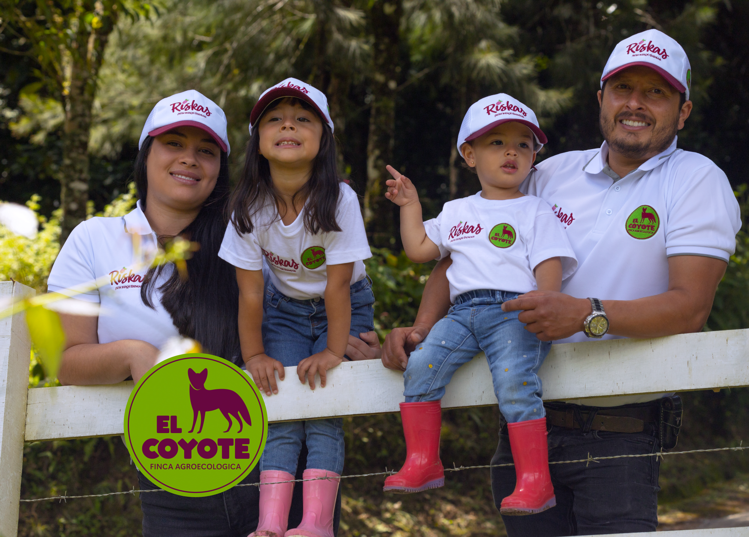 FAMILIA CON COYOTE